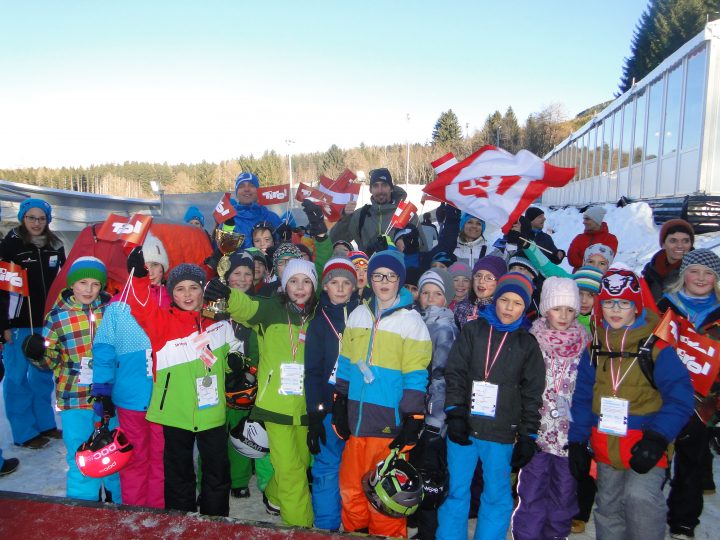 Rennrodeln: Kindern jubeln in Igls