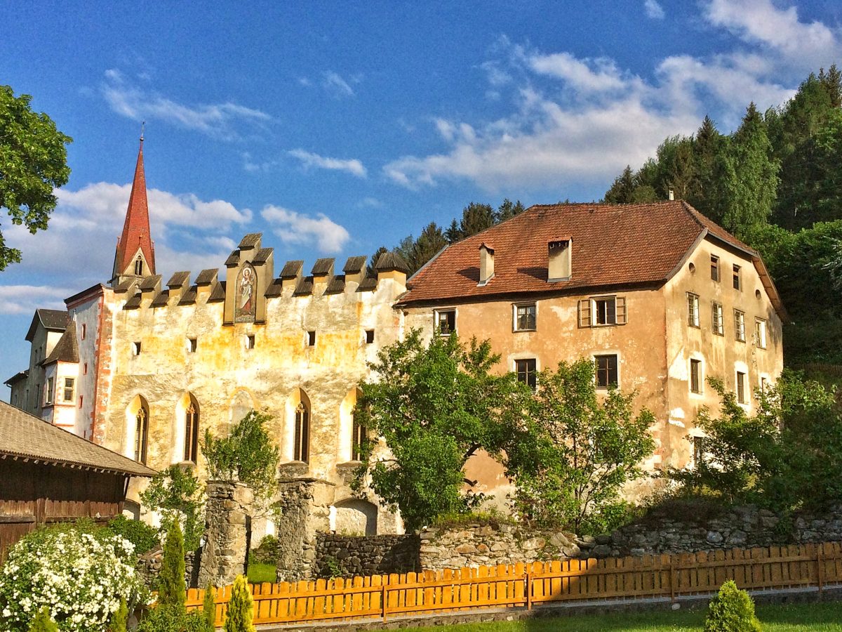 Ris Schlössl in Flaurling am Tiroler Jakobsweg