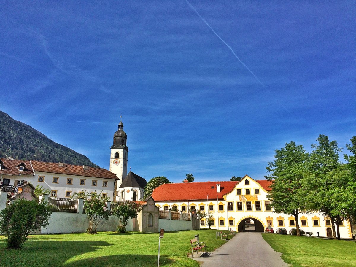 Tiroler Jakobsweg, Johanneskirche in Stams