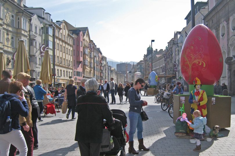 Innsbruck Easter egg giant Maria Theresien Street, Easter with kids