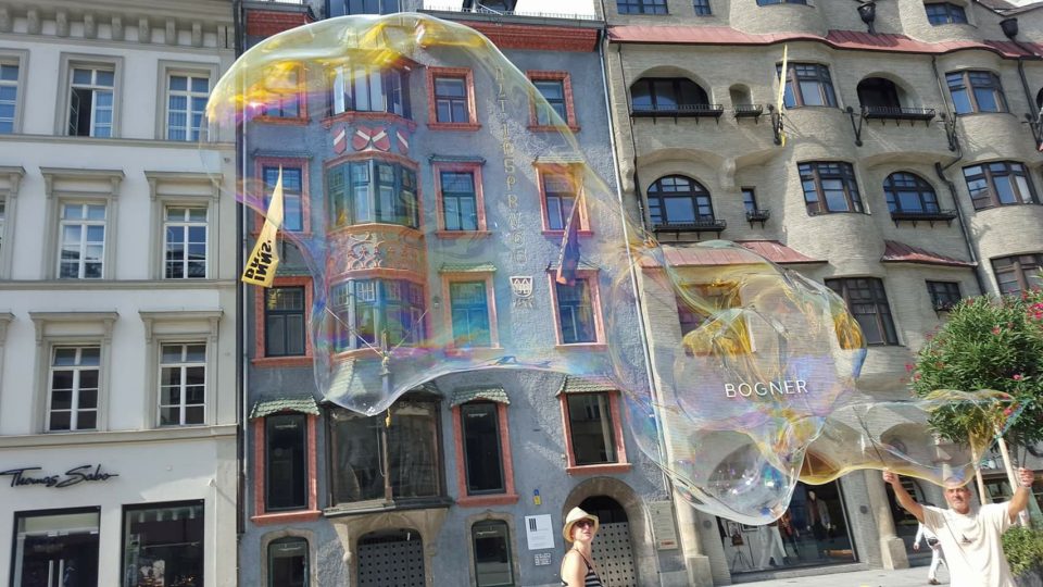 Innsbruck centro storico Maria Theresien Straße bolle sapone