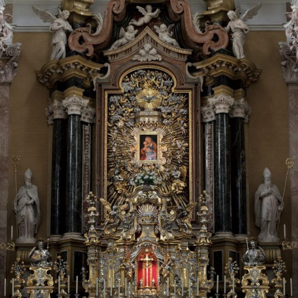 Der Altar mit dem Gnadenbild Mariahilf von Lucas Cranach dem Älterem.