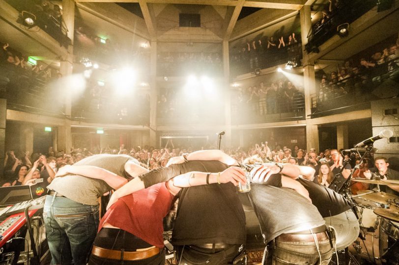 Gli applausi al termine di un concerto alla Treibhaus di Innsbruck - Photo Credits Treibhaus