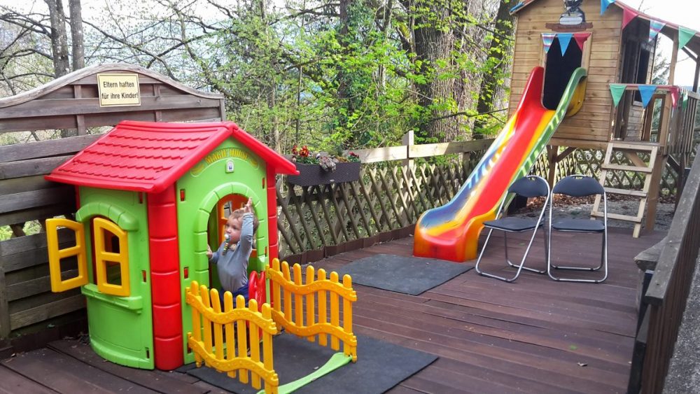 Buzihütte Spielplatz