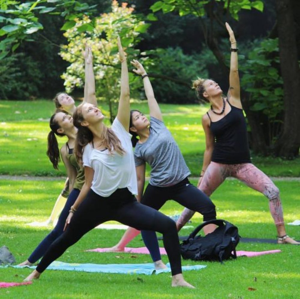 Yoga im Hofgarten