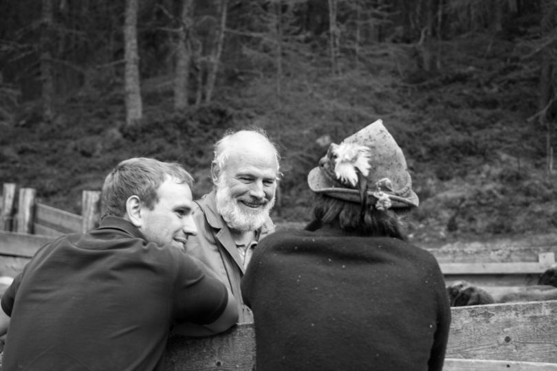 Philipp und Walter Holzer im Gespräch.