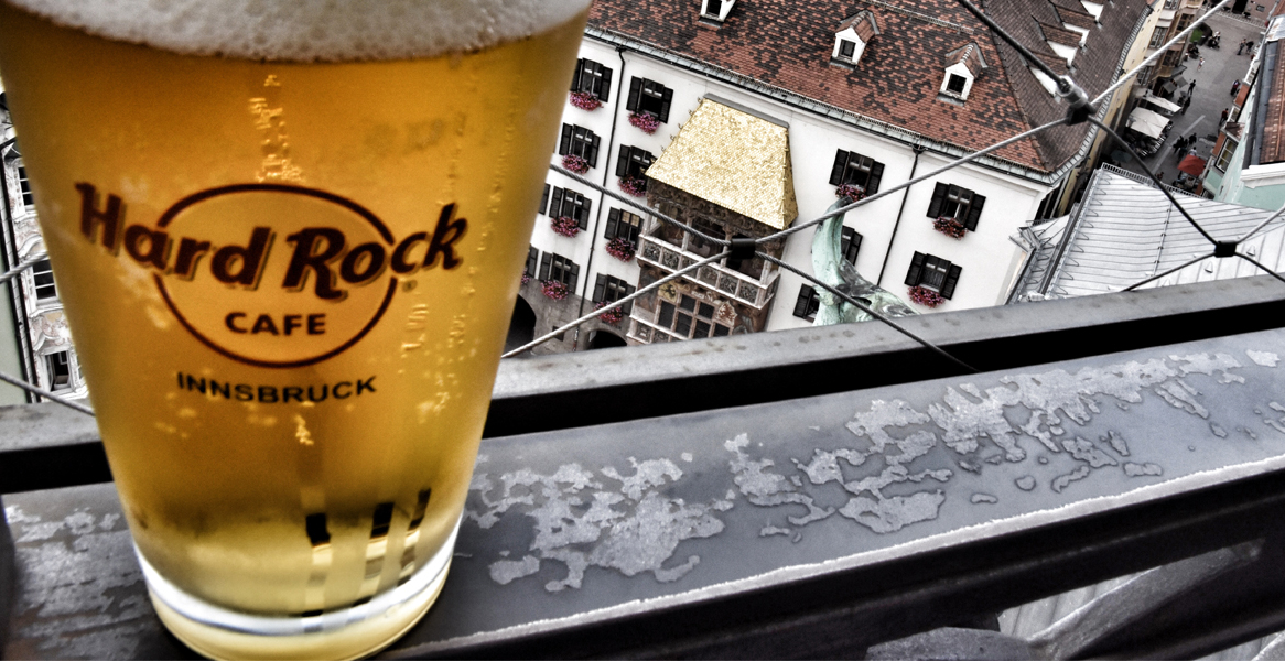 Ich war der erste stolze Besitzer eine Hard-Rock-Café-Innsbruck-Glases. Foto: Vil Joda.