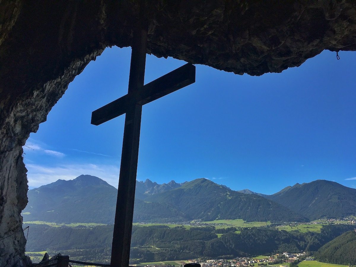 Blick aus der Martinsgrotte in Richtung westliches Mittelgebirge Maxgrotte Martinswand