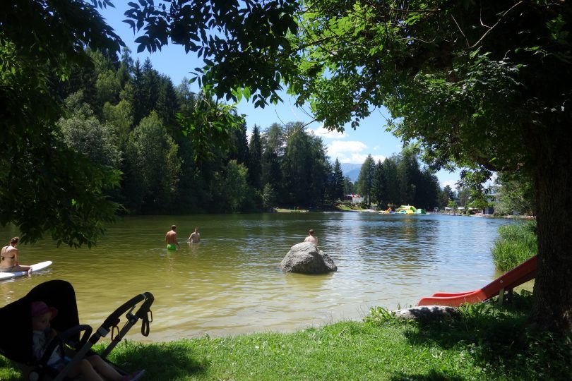 Family-friendly swimming lake near Innsbruck Natters