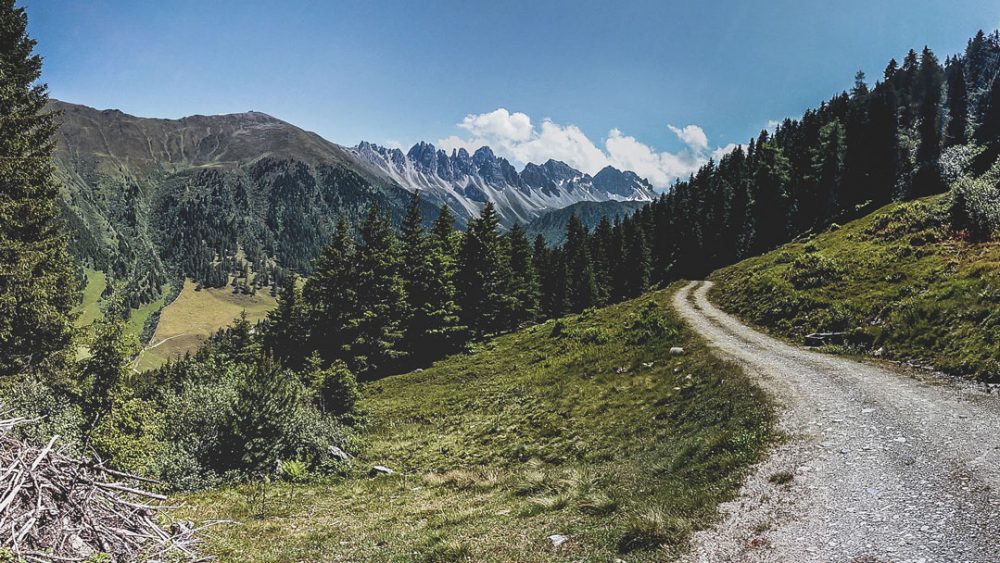 Perfect view of the Kalkkögel in the distance // #myinnsbruck