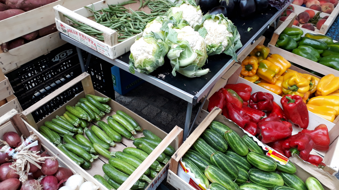 Frisches Obst und Gemüse am Telfer Monatsmarkt