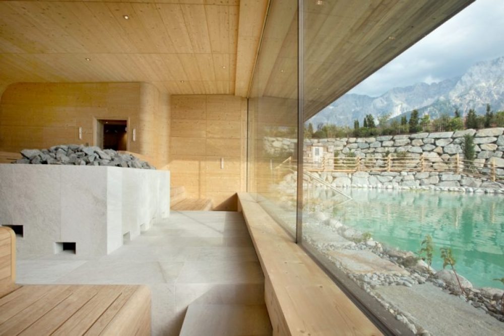 Die Bergseesauna eingebettet zwischen See und Bergen - was will man mehr? Foto: Alpenresort Schwarz