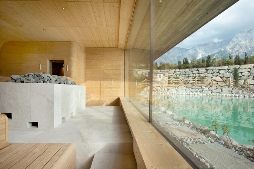 Die Bergseesauna eingebettet zwischen See und Bergen - was will man mehr? Foto: Alpenresort Schwarz