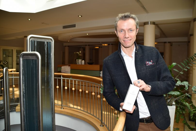 Juniorchef Franz-Josef Pirktl ist stolz auf die neue, hauseigene Pflegelinie "Me sense", die seit einigen Monaten lanciert wird. Foto: Tamara Kainz