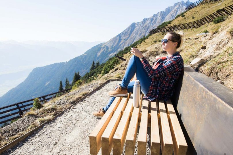 Ein Schluck Tee mit Ausblick auf ein herbstliches Innsbruck.