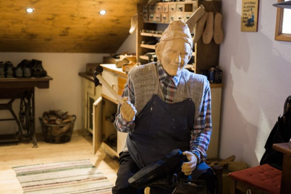 Einblicke in das Handwerk des Schusters.