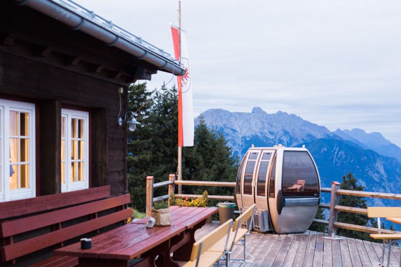 Die Terrasse liegt perfekt für eine gute Aussicht.