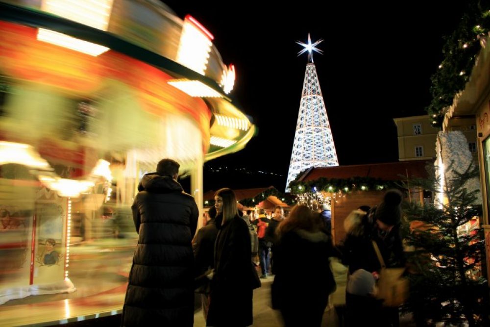 Nighttime at Marktplatzl Christkindlmarkt Innsbruck