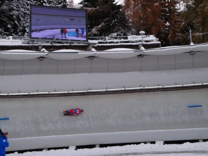 Rodel Weltcup Igls Rodler im Kreisel