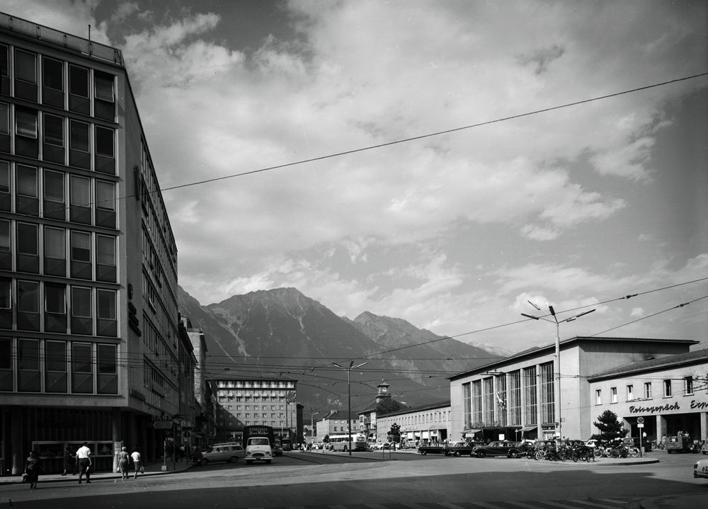 Der Südtiroler Platz samt dem alten Bahnhofsgebäude