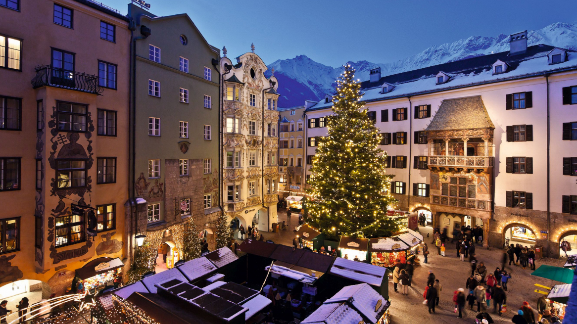 Christkindlmarkt, Altstadt, Goldenes Dachl, Nordkette © Innsbruck Tourismus/ Christof Lackner