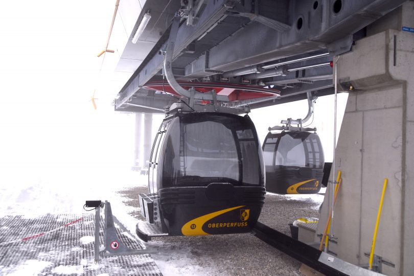 Ein paar technische Daten: Länge 1.600 Meter über 235 Höhenmeter, Förderleistung bis zu 1.600 Personen pro Stunde, Fahrgeschwindigkeit 6 Meter pro Sekunde. Foto: Kainz
