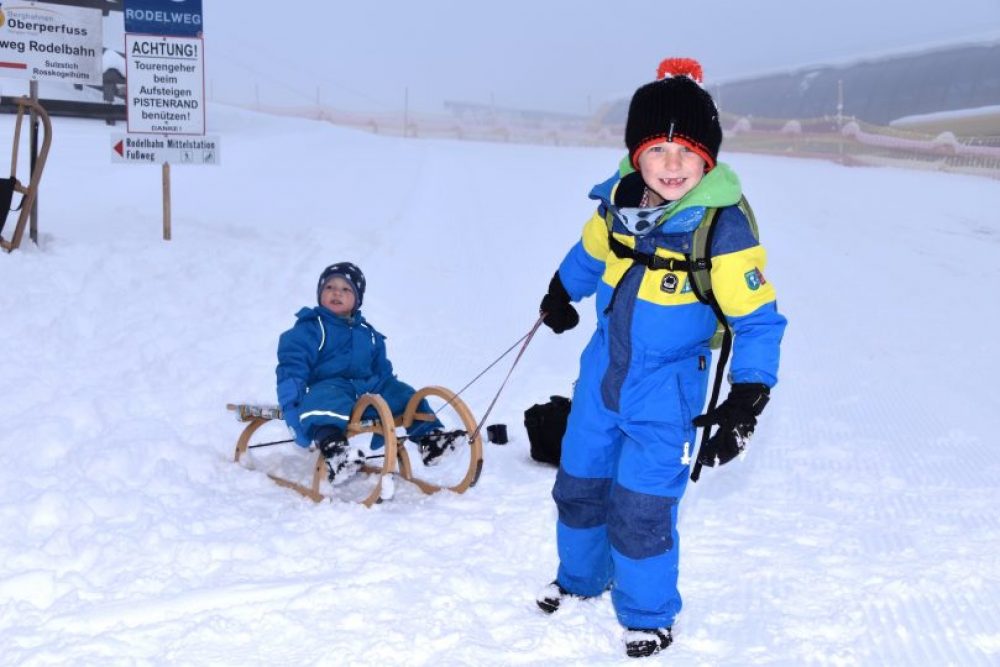 Matteo (6) und Raffael (2) in ihrem Element. Foto: Kainz
