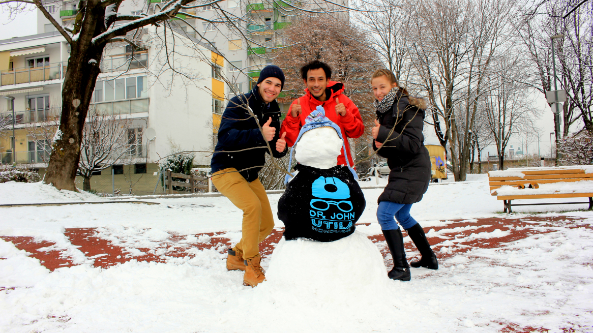 Innsbruckers helping me finish the Snowman