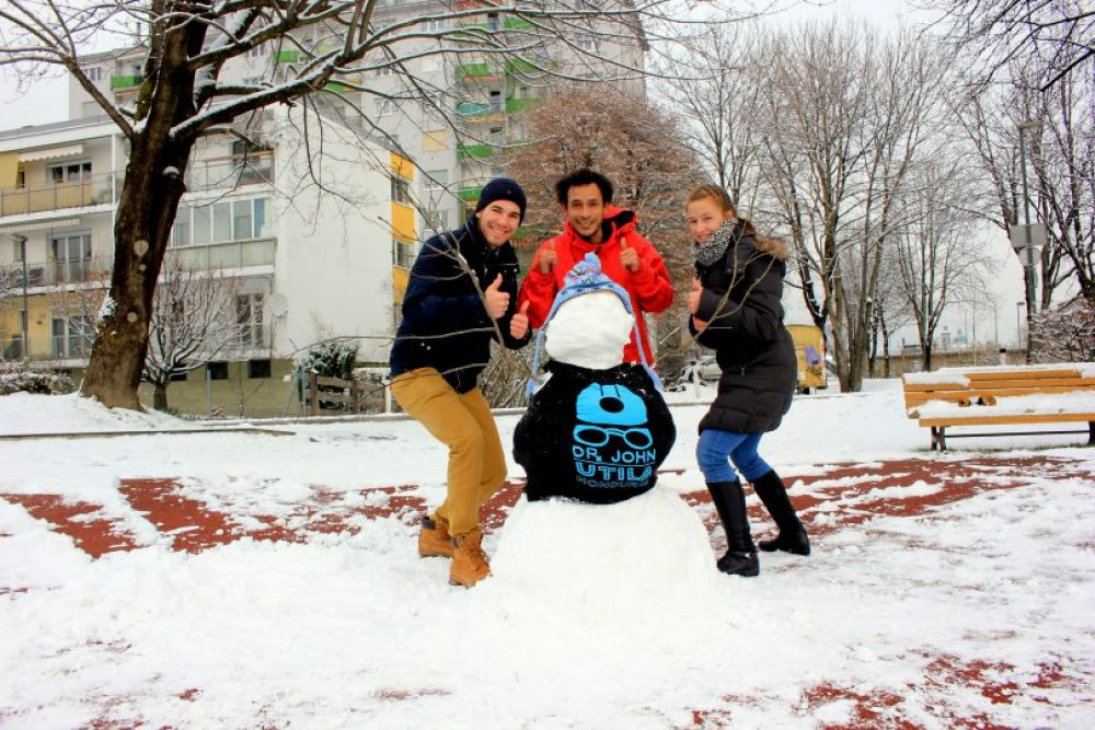 Innsbruckers helping me finish the Snowman