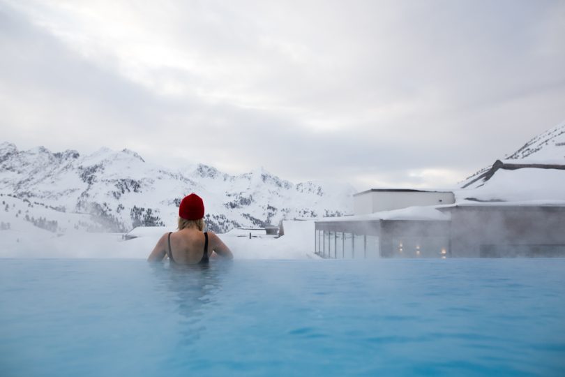The Pool, the mountains and I. Foto: © Lea Hajner