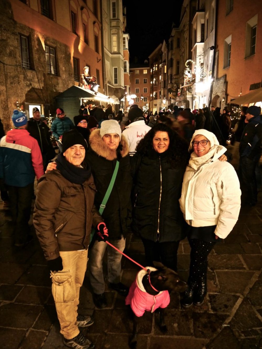 Christkindlmarkt, Glühwein, Altstadt, Goldenes Dachl, Innsbruck, Marktplatz, Swarovski, Hungerburg, Nordkette, Wiltener Platzl, Hipster, Kiachl, Weihnachten, Advent, Weihnachtszeit, Stimmung, Lichter, Glitzer, Geschenke, Besucher, Studenten, Skifahrer