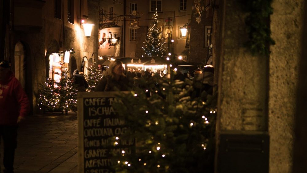 Christkindlmarkt, Glühwein, Altstadt, Goldenes Dachl, Innsbruck, Marktplatz, Swarovski, Hungerburg, Nordkette, Wiltener Platzl, Hipster, Kiachl, Weihnachten, Advent, Weihnachtszeit, Stimmung, Lichter, Glitzer, Geschenke, Besucher, Studenten, Skifahrer