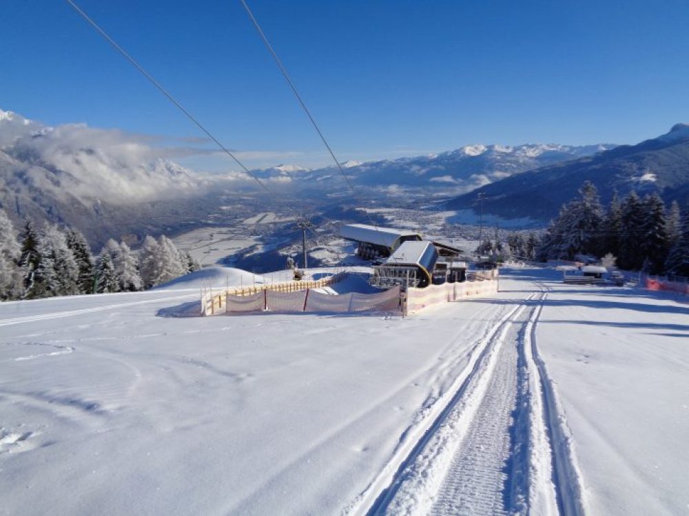 Das Rangger Köpfl ist ein Eldorado für Wintersportler, besonders für Familien. Egal, ob auf Skiern, der Rodel oder zu Fuß - der Aussichtserg punktet mit Variantenreichtum. Foto: Bergbahn Oberperfuss