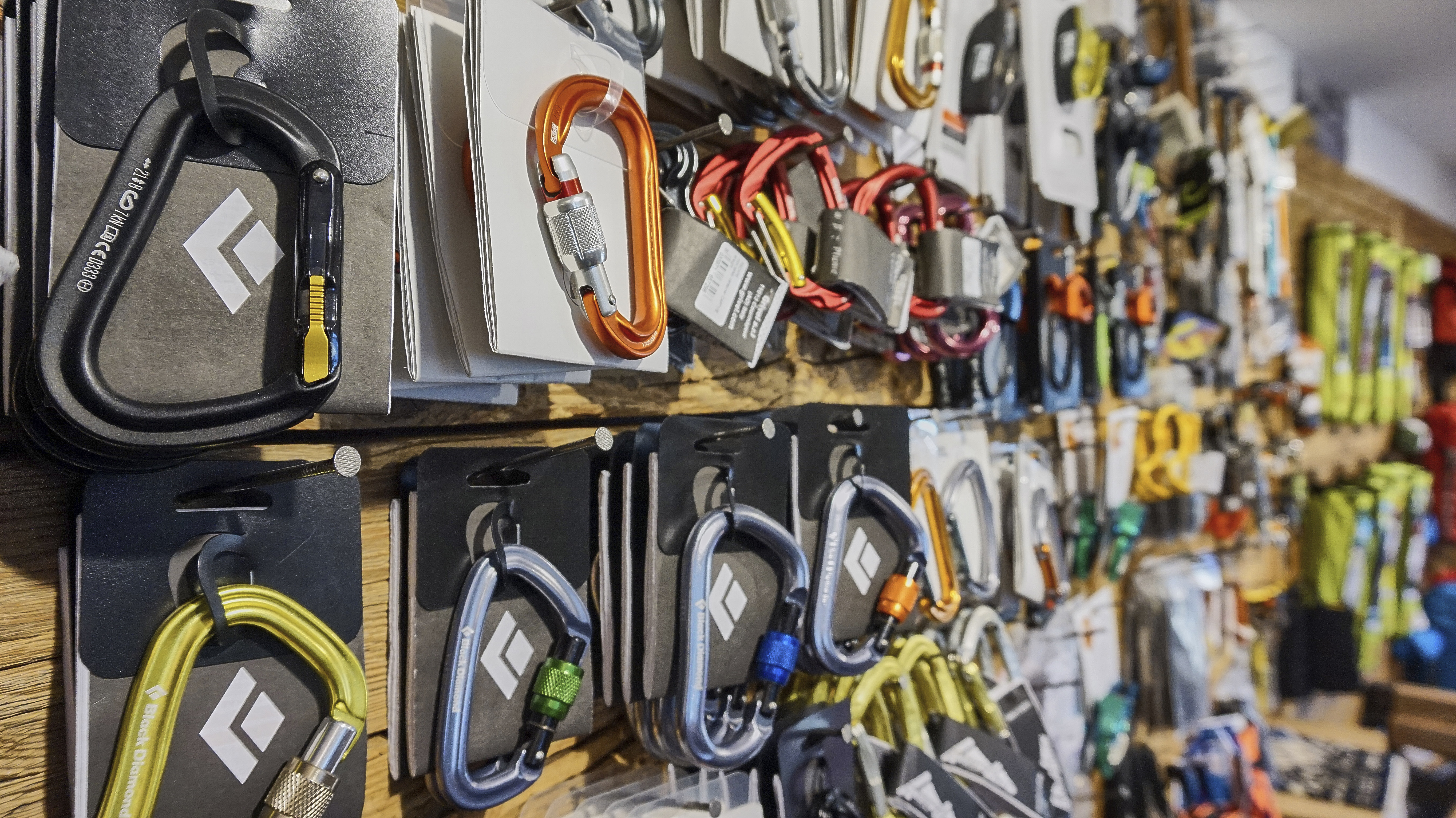 Skiing Sport Equipment Shops Innsbruck Service Die Börse Alpinerei Powder Institue Schnee Berg Fels Klettern Eis Ausrüstung Verleih