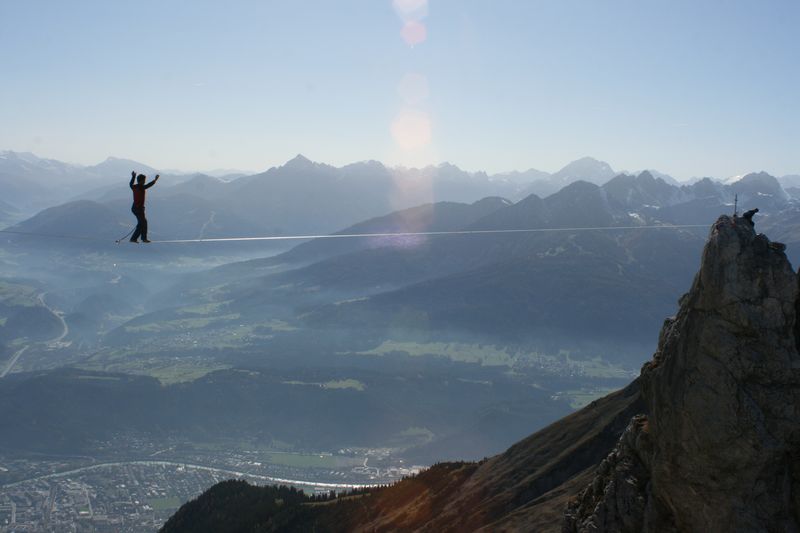 Highline Profi Christian Waldner auf der Frau Hitt. Foto: slackliner.at