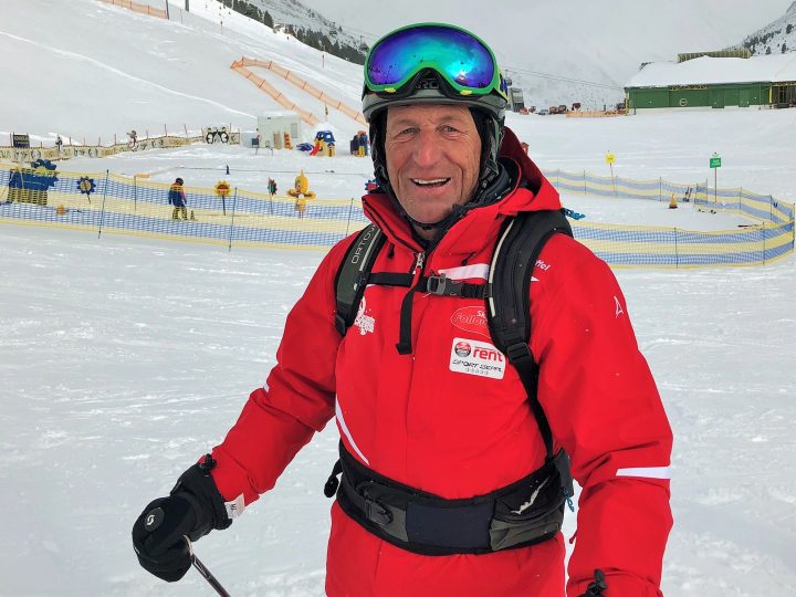 Die frische Luft hält jung und fit: Luis startete heuer in seine 38. Saison als Skilehrer. Foto: Tamara Kainz