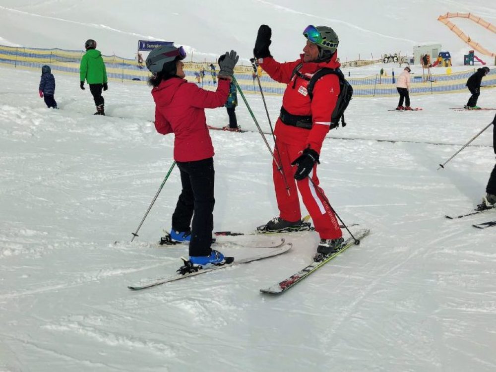 Fysun hat's geschafft und ist happy. Sie kann jetzt Skifahren! Foto: Tamara Kainz