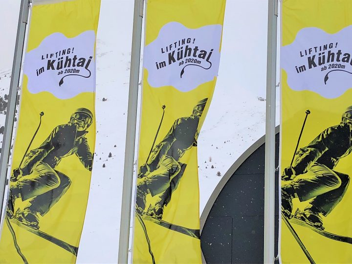 Rechts und links des kleinen Ortes finden Wintersportler Abfahrten in allen Schwierigkeitsgraden. Foto: Tamara Kainz