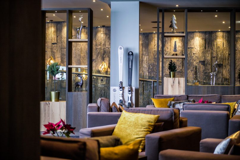 Lounge area by the lobby.