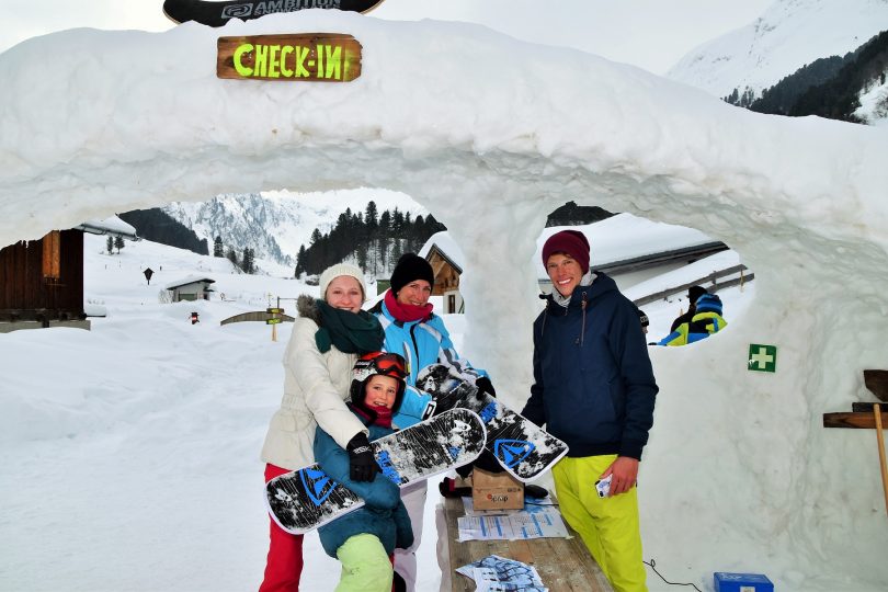 Die Nischensportart Snowskate soll in der Neuschnee-Arena weiter entwickelt werden – damit die "Neuschnee-Surfer-Community" wachsen kann. Foto: Tamara Kainz