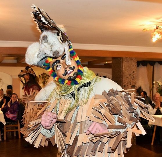 Rhythmus halten, das Gwandl in Bewegung halten … für die meisten längst Routine. Foto: Tamara Kainz