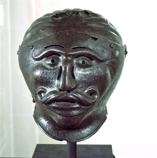 Groteskhelm, Innsbruck