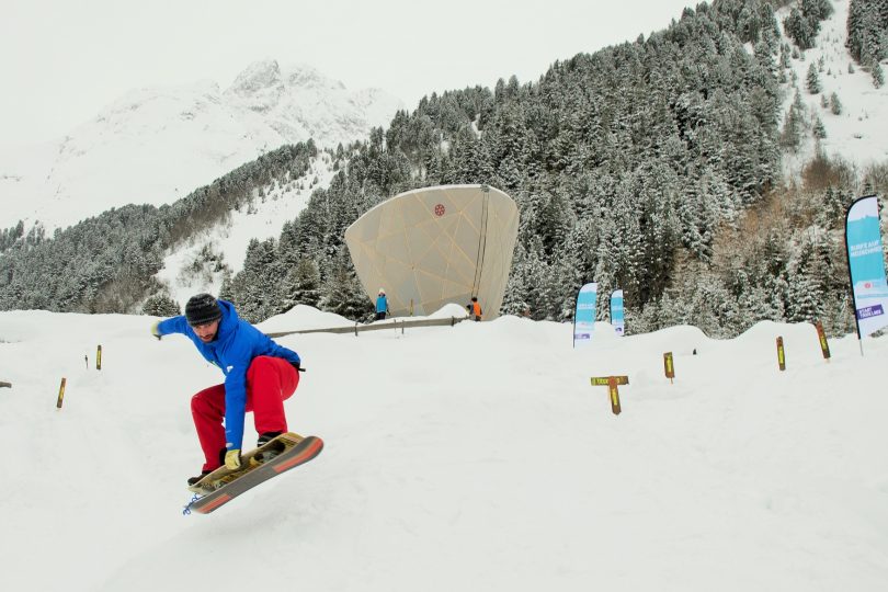 ... und rundum kann „Surfen auf Snowskates“ erlernt werden. Foto: Sigl