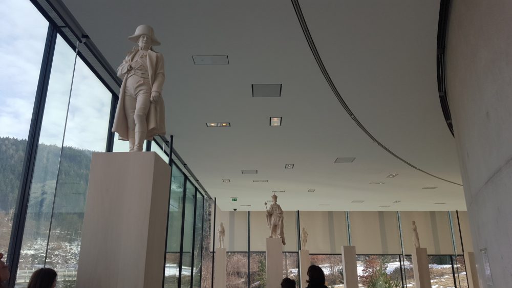 statue legno Tirol panorama museo Innsbruck personaggi storia