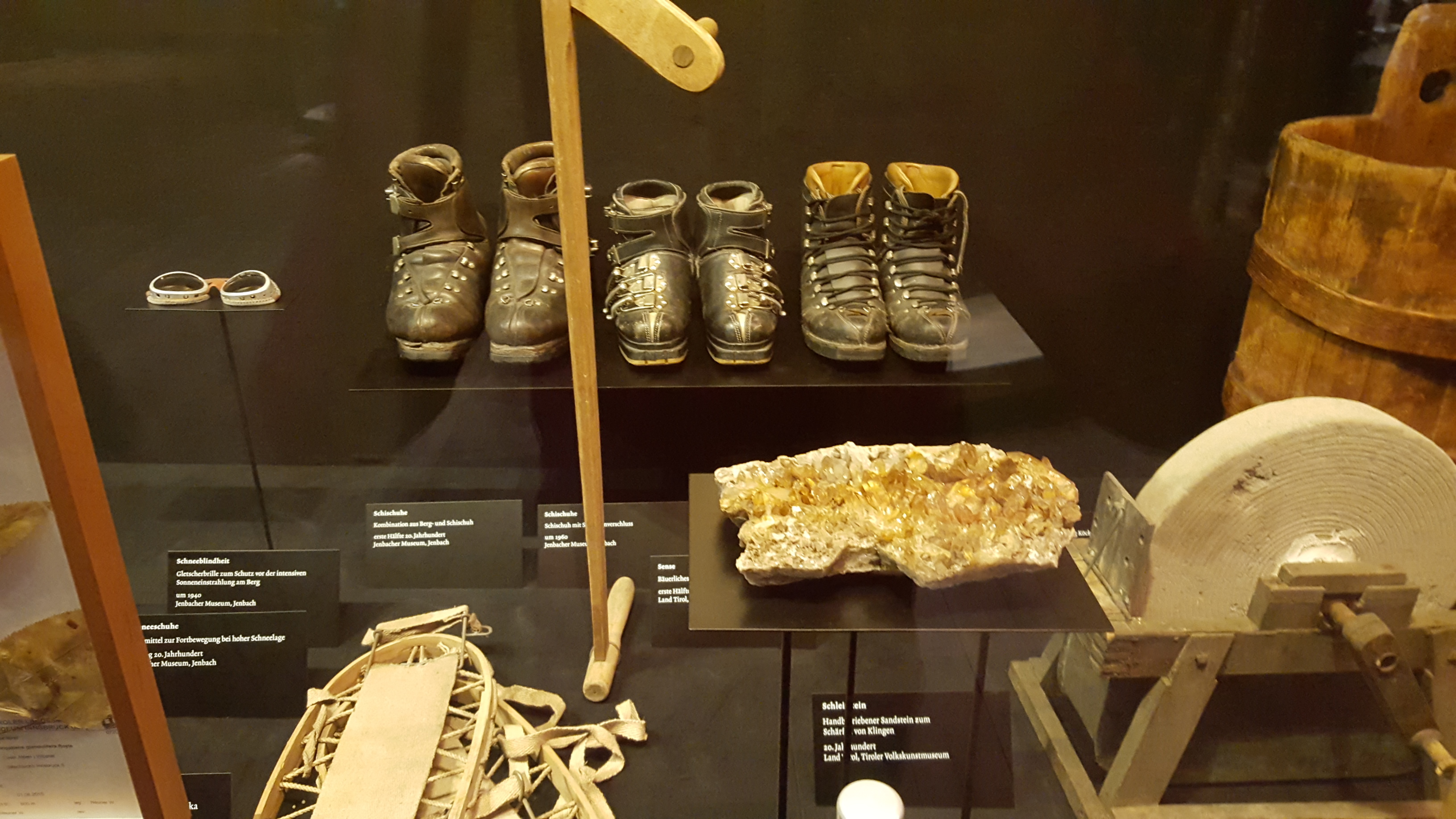 museo Tirol panorama scarponi sci antichi