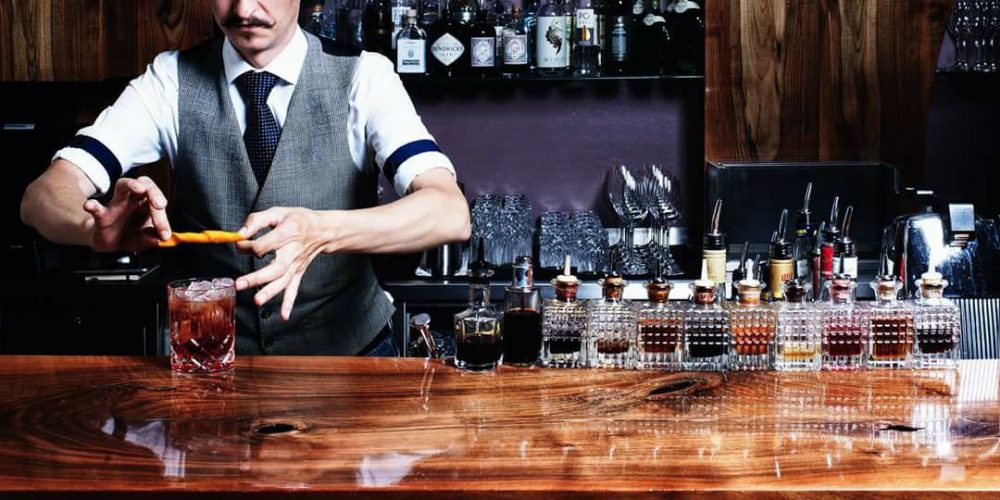Meister Eder verleiht dem Drink den letzten Schliff