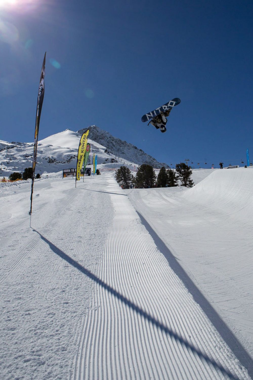 Victor Ivanov in the halfpipe at the 2018 Austrian & German Masters