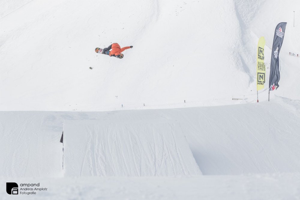 Moritz Amsnuess jumping at the Austrian & German Masters