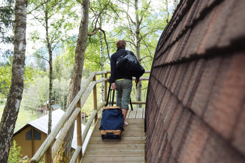 Wir checken in der Wood Lodge ein.