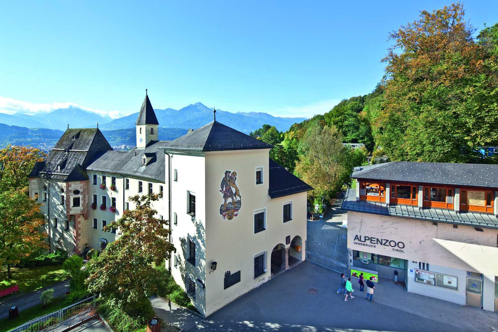 Alpenzoo mit Weiherburg